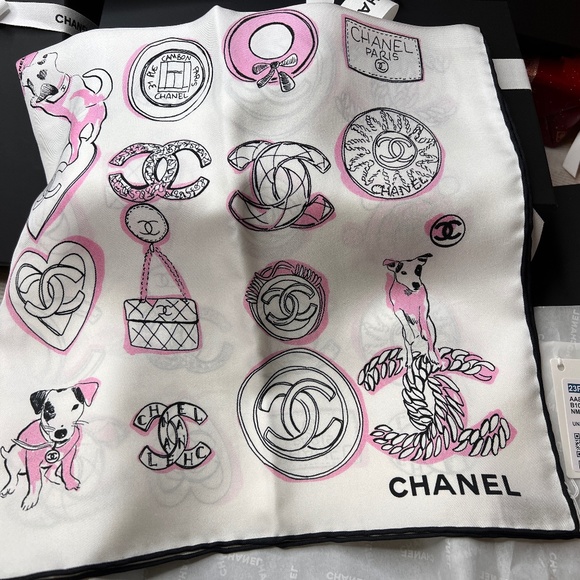 NEW Chanel 23P Puppy Dog CC Heart Charm 60 Square Silk Scarf Pink White Beige - Picture 2 of 9